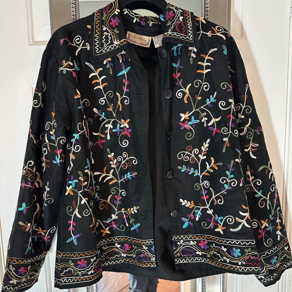 Gorgeous embroidered silk jacket, black with flowers, Size Medium